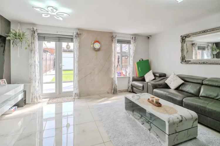 Three Bedroom Semi Detached House with En Suite and Off Road Parking