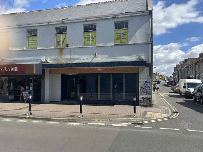 High Street Retail Unit Near Clarks Village