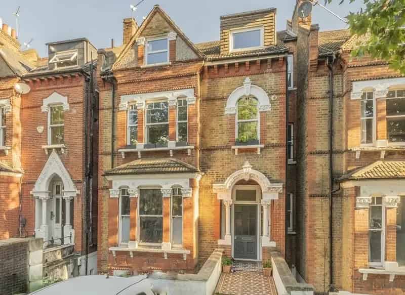 Two Bedroom Flat with Private Garden Period Building