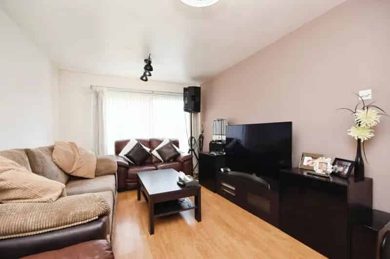 3 Bedroom House Near Eversley Leisure Centre