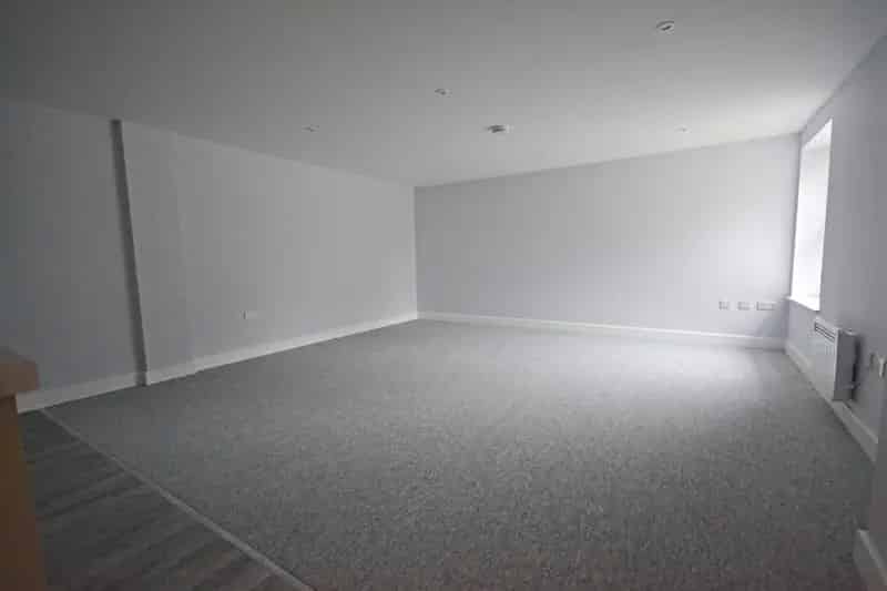 One Bedroom Apartment Crawley - Open Plan Living & Modern Shower Room