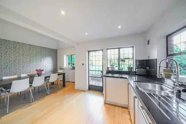 4 Bedroom Detached House for Sale Hampstead Garden Suburb