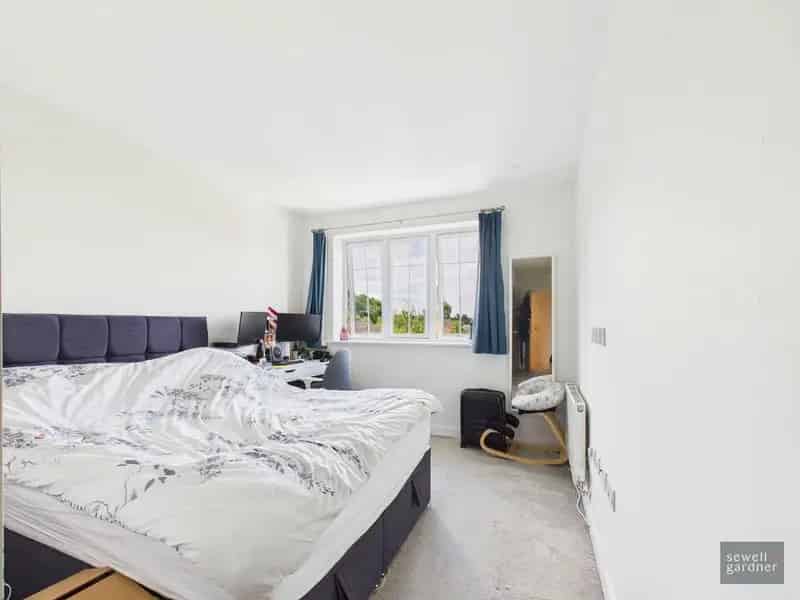 3 Bed Flat for Sale in Rickmansworth Gated Development