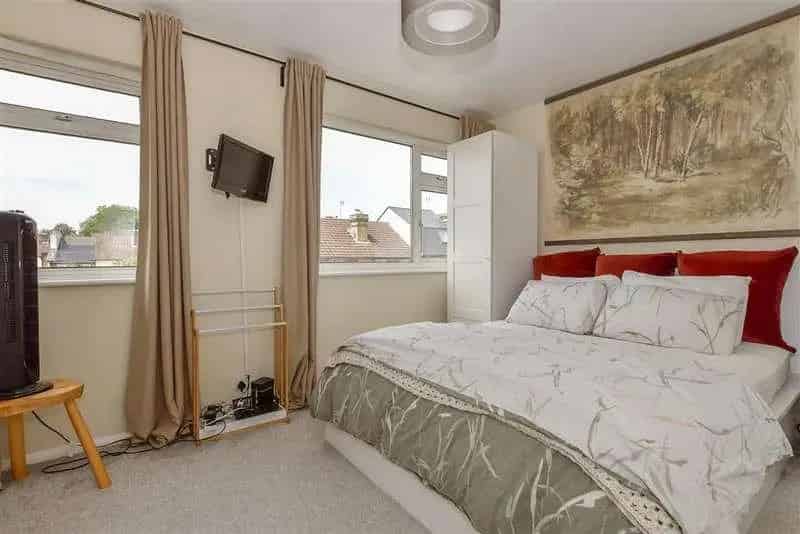 3 Bed Terraced House For Sale - Garage - Garden - Close To Town