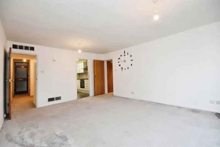 Two Bedroom Apartment near Brentwood High Street - Chain Free