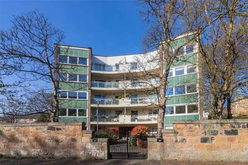 3 Bedroom Apartment to Rent in Pollokshields