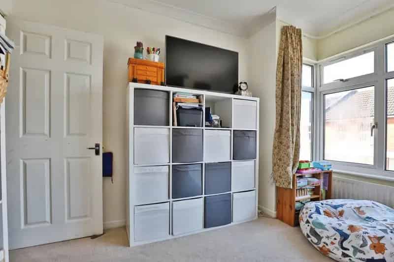 2 Bedroom Flat for Sale - Allocated Parking and Long Lease