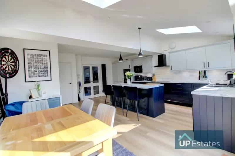 3 Bedroom Terraced House to Rent Extended Family Home