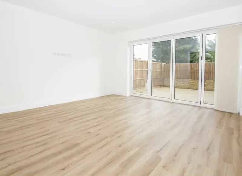Flat For Sale , Staines Road East, Borough of Spelthorne, England