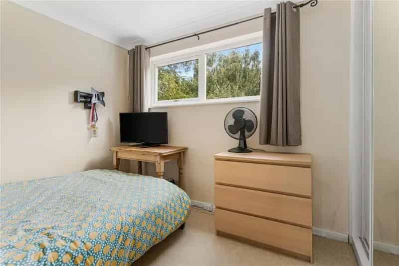 5 Bed Detached House for Sale - Spacious Family Home with Large Garden