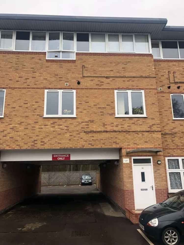 Flat For Rent in Broadland, England