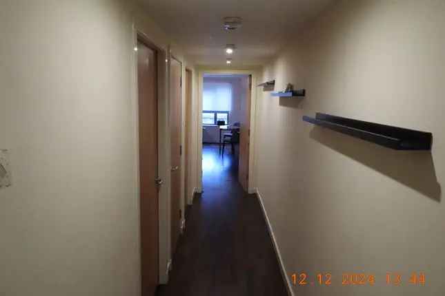 Flat to rent in Kent Road, Glasgow G3