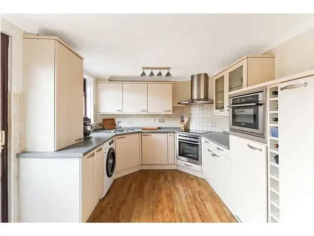 3 Bedroom Semi-Detached House for Sale in Kilwinning