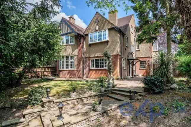 5 Bedroom Detached House Kingston Hill Large Garden