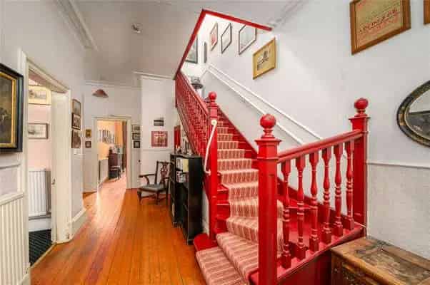 Elegant 5-Bedroom Terraced House with Garden and Parking