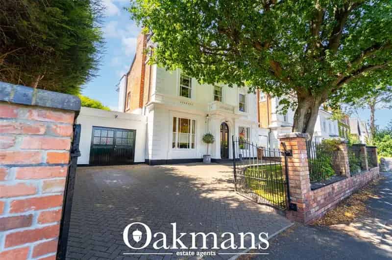 6 Bedroom Detached House For Sale Full Service
