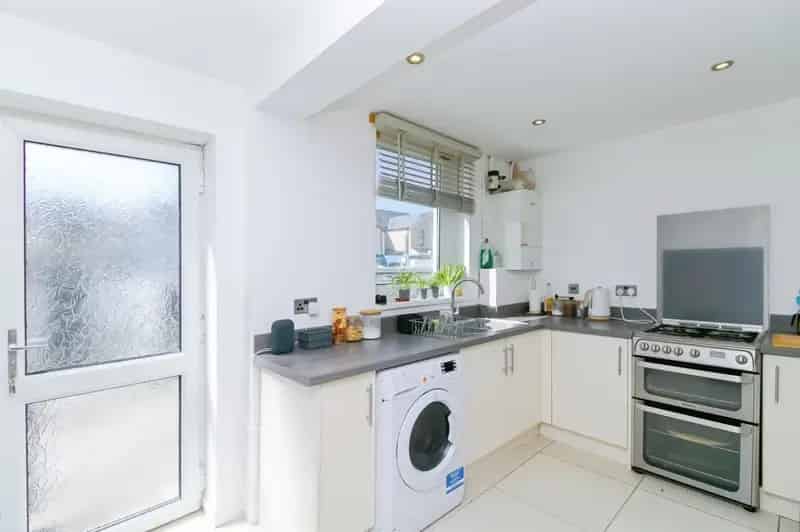 2 Bedroom Terraced House Near Town Centre