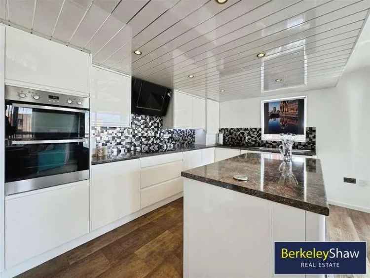 2 Bed Flat for Sale Near River Mersey