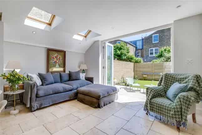 Four Bedroom Family Home Culmstock Road London SW11