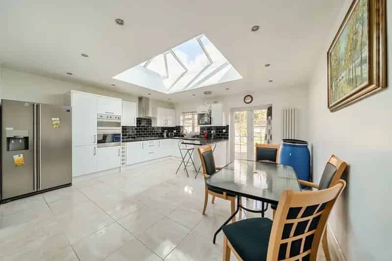 3 Bed Semi Detached House Modernized Extended Family Home Chain Free