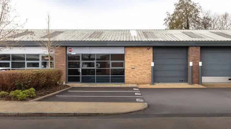 Slough Trading Estate Unit: Parking, Roller Shutter, WC, Kitchenette, 3-Phase Power