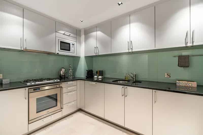 Knightsbridge 1-Bedroom Apartment with Modern Amenities and Leisure Facilities