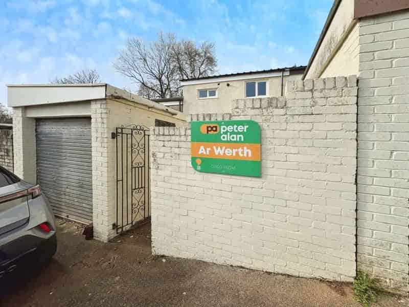 3 Bedroom Terraced House Bryn-Y-Nant Fully Refurbished No Chain