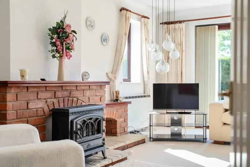 4 Bedroom Detached Bungalow For Sale in Long Marston