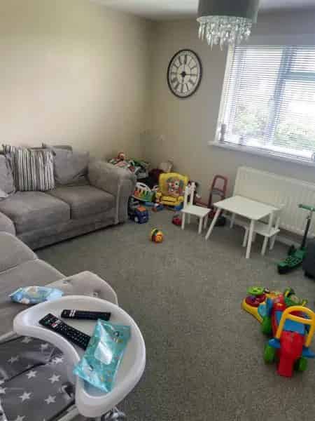 2 Bed Ground Floor Flat Near Park and School