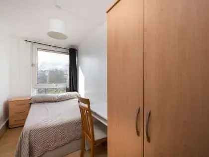 1 Room 48m² Flat in Limehouse London Close to DLR Canary Wharf