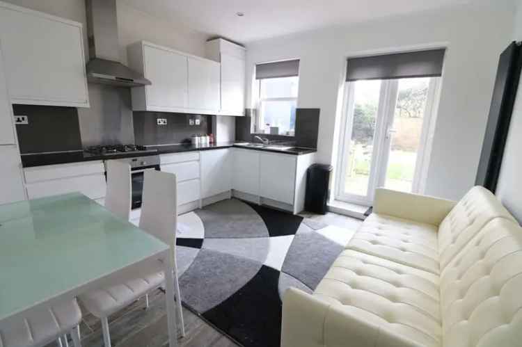 2 bedroom  Flat to rent, London, N4