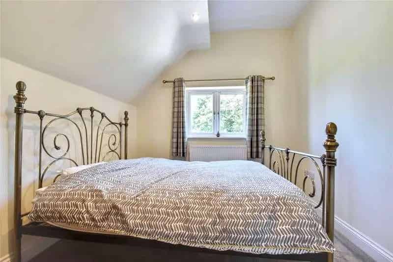 4 Bed Detached House for Sale in Ombersley