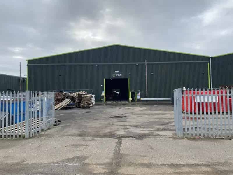 30503 sq ft Industrial Unit with Secure Yard