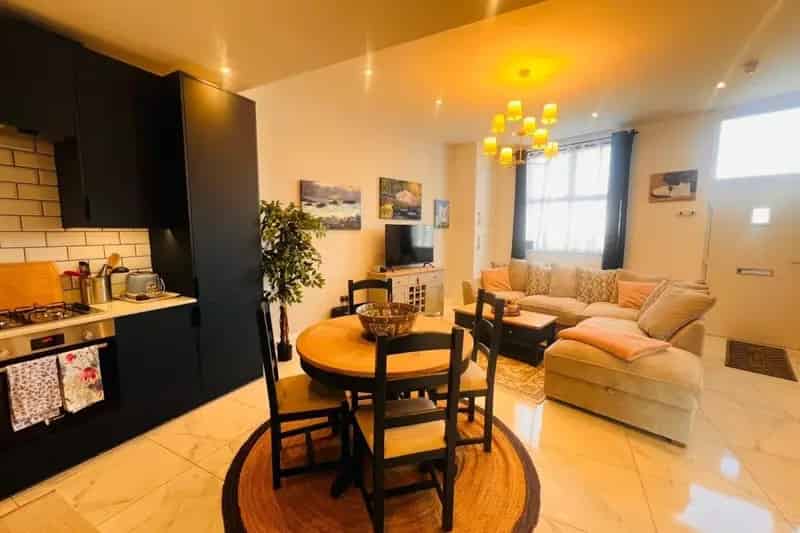 Flat For Rent , Eastbourne, England