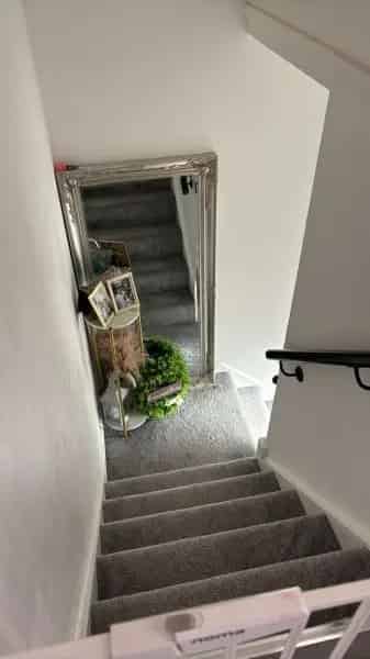 2-Bed Maisonette Near Town Centre Schools Shops