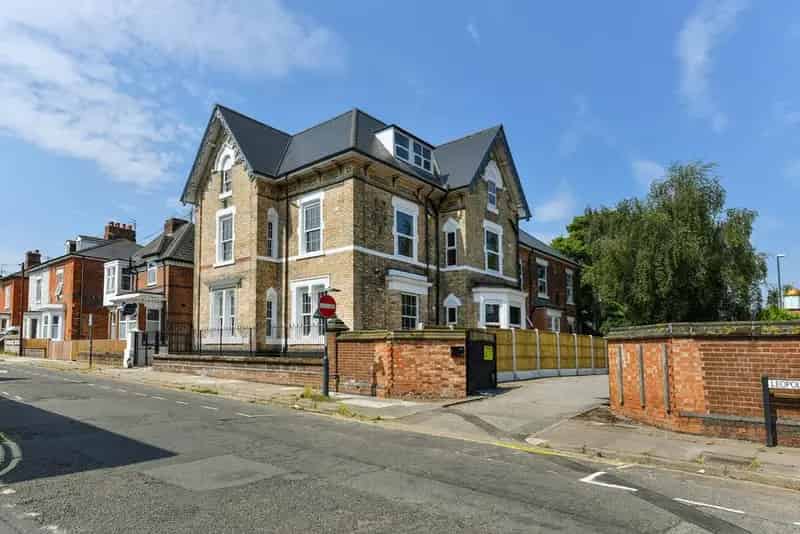 20 Bedroom Detached House For Sale