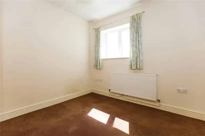 2 Bedroom Apartment Near Amenities