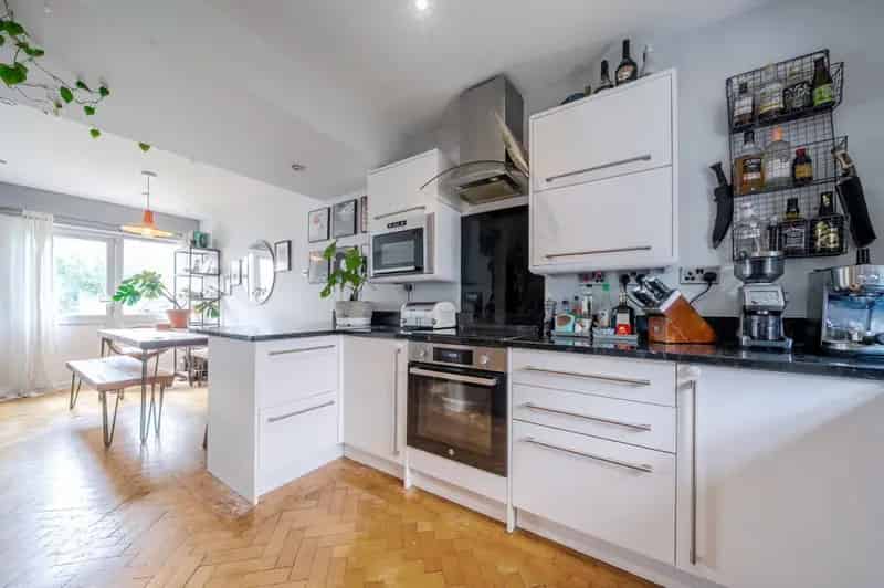 2 Bedroom Maisonette for Sale in St Albans Marshalswick