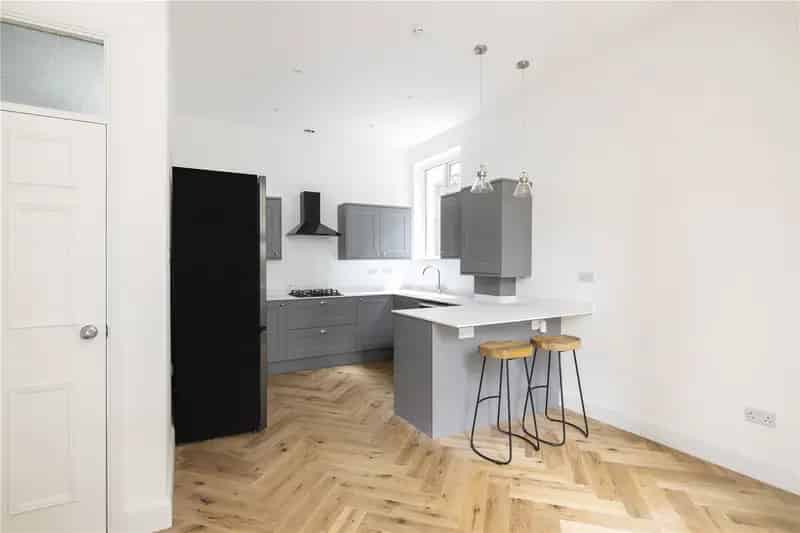 2 Bedroom Victorian Maisonette Near Tooting Bec Common