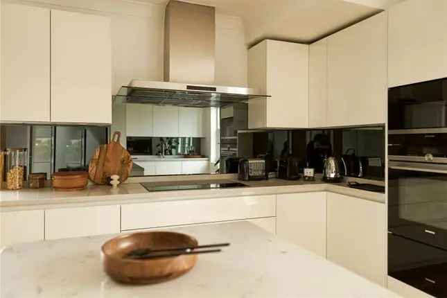 Flat to rent in Europa House, Randolph Avenue, Maida Vale, London W9