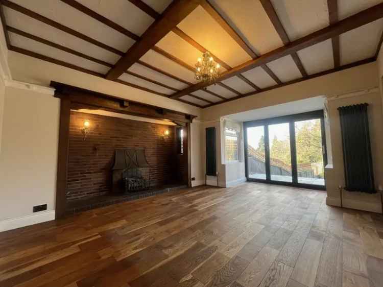 Four Bedroom House in Sutton Coldfield - Modernized and Family Friendly