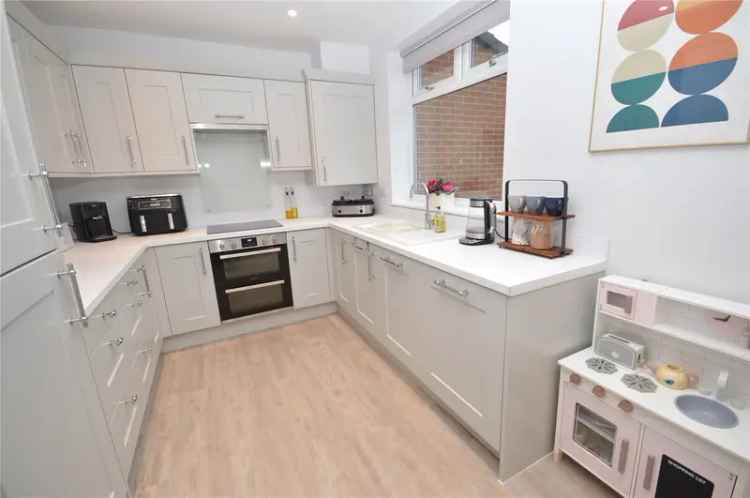 Three Bedroom Semi Detached House Large Garden Guest WC