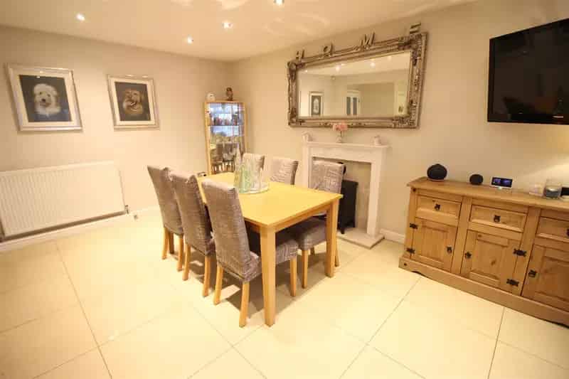 4 Bedroom Detached House to Rent
