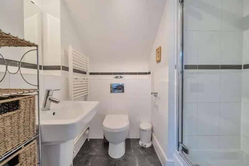 4 Bed House for Sale in Thame - Garage & Garden
