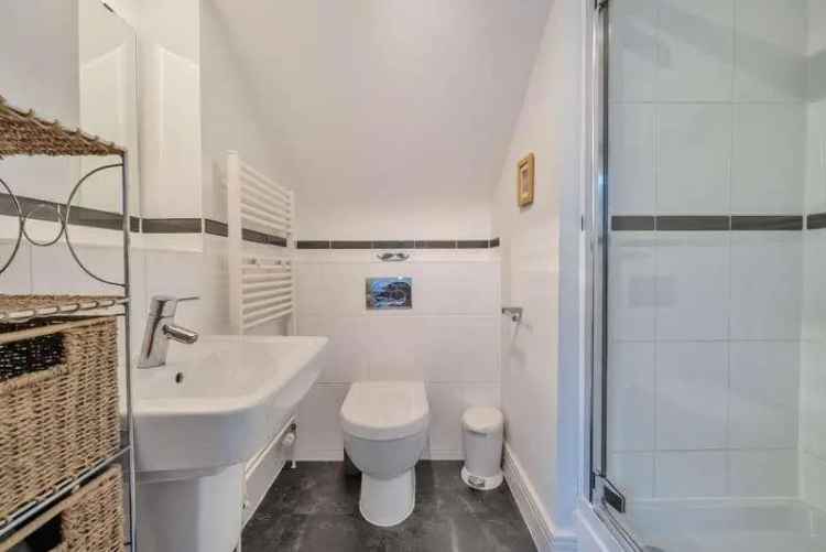 4 Bed House for Sale in Thame - Garage & Garden