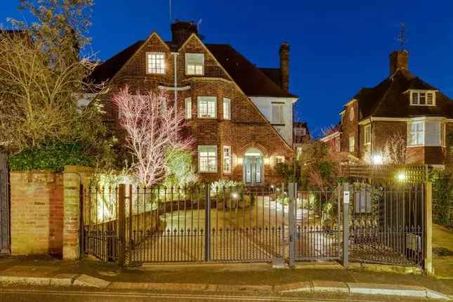 5 Bedroom House for Sale in Hampstead Village London