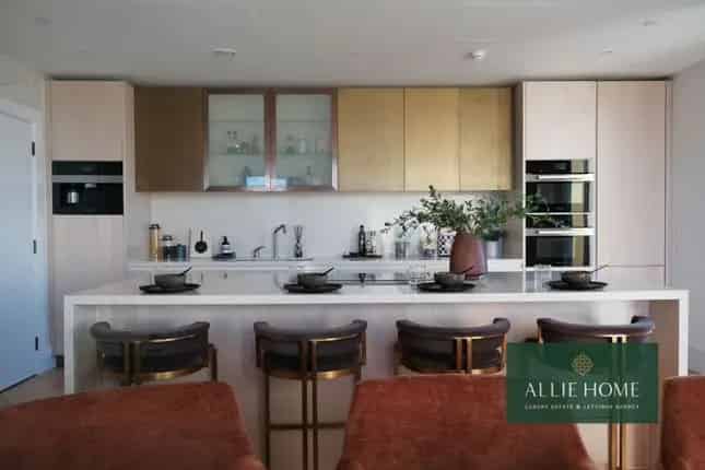 Flat for sale in London SW11