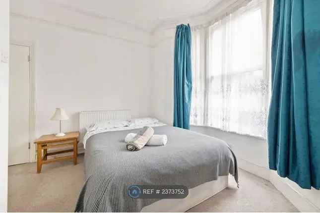 Terraced House to Rent London E11