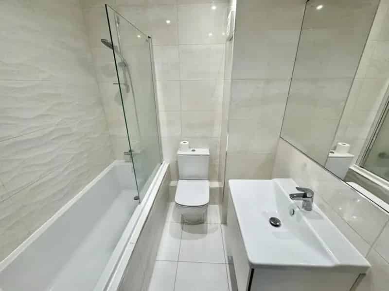 2 Bedroom Apartment with Allocated Parking Zero Deposit Available