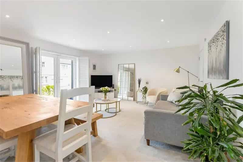 2 Bed Lower Villa Balerno Modern Kitchen Ensuite Parking Garden